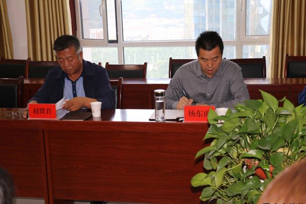 泓源公司党委理论中心组举行(扩大)学习会议(图1) 泓源公司党委理论中心组举行(扩大)学习会议(图1)