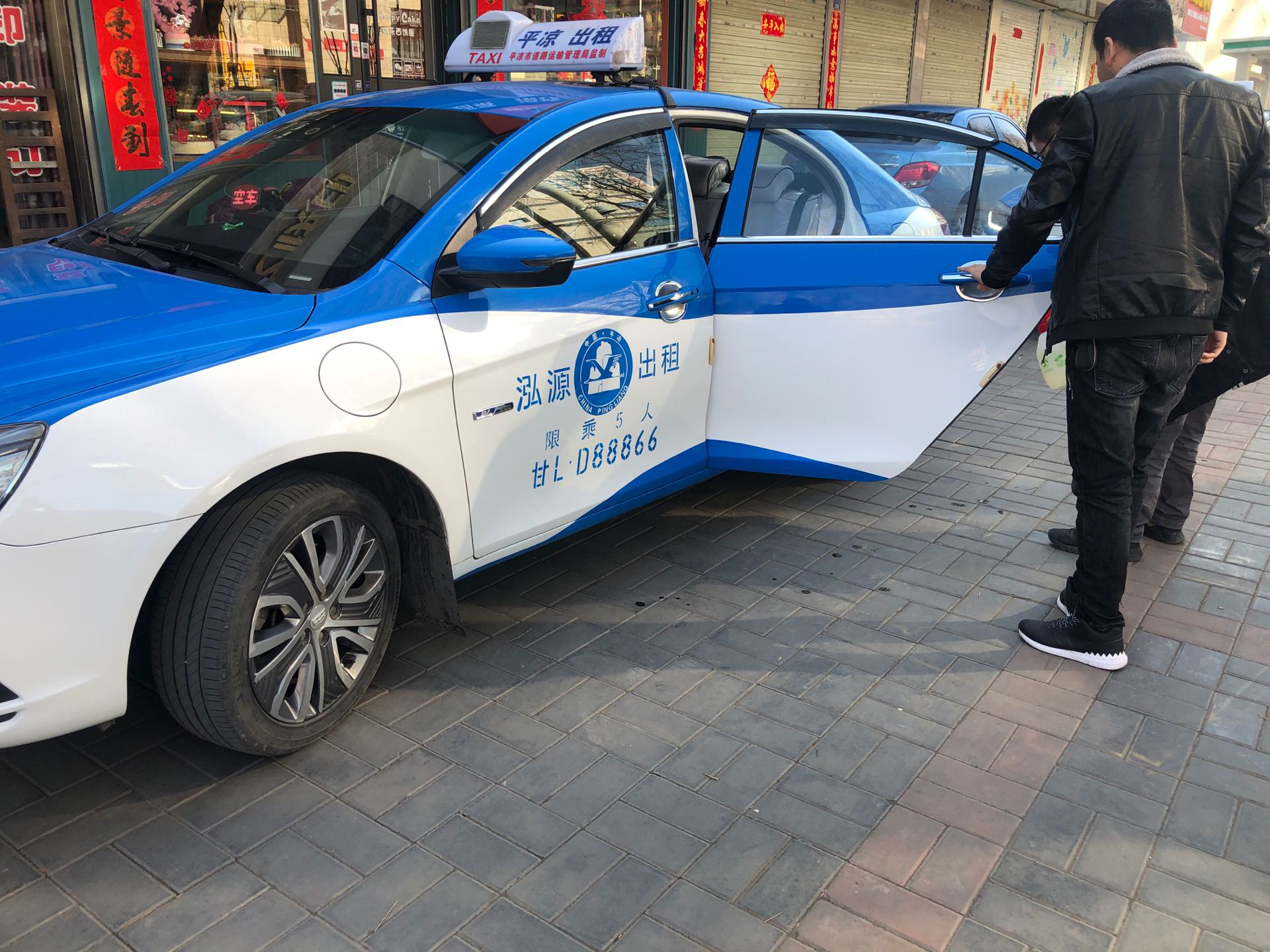 公司领导深入一线督查疫情防控工作(图2) 公司领导深入一线督查疫情防控工作(图2)