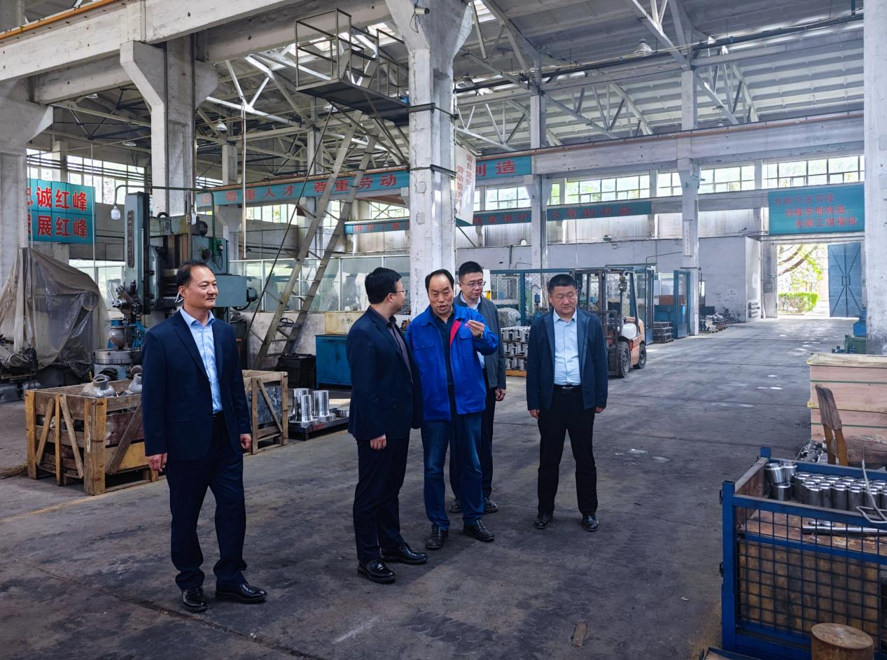 市产投集团赴红峰、虹光考察学习(图2) 市产投集团赴红峰、虹光考察学习(图2)